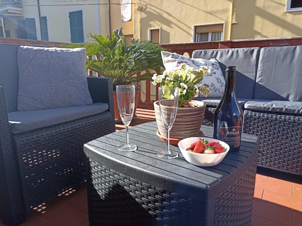 דירות לה ספציה La Casa Di Ele, Parcheggio Privato Gratuito מראה חיצוני תמונה