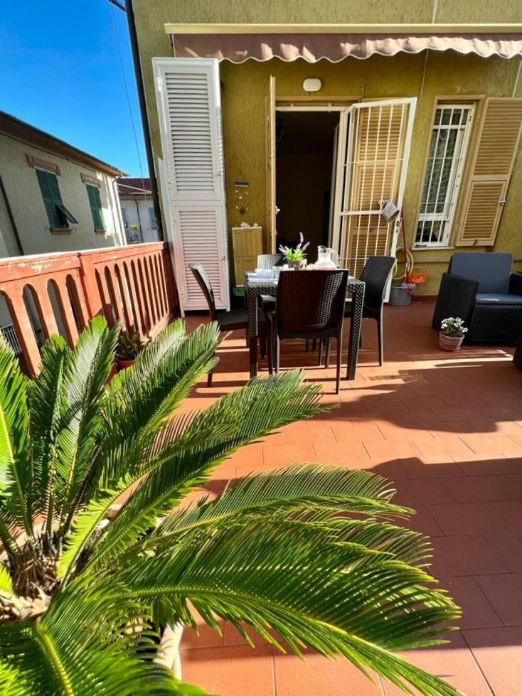 דירות לה ספציה La Casa Di Ele, Parcheggio Privato Gratuito מראה חיצוני תמונה