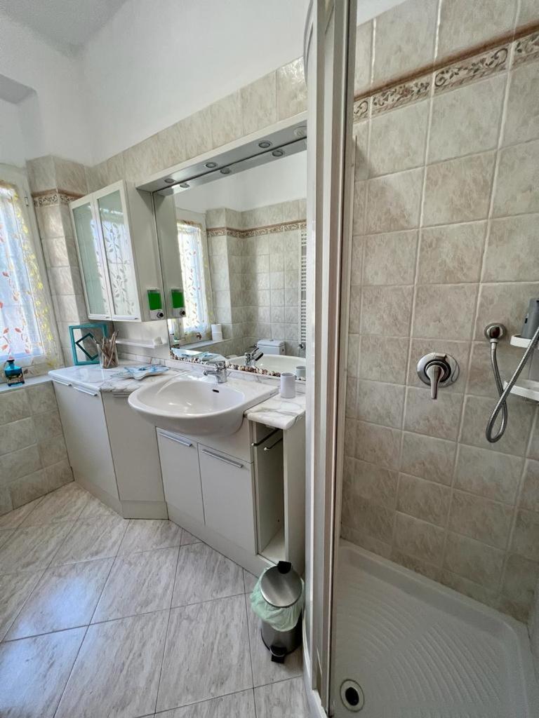דירות לה ספציה La Casa Di Ele, Parcheggio Privato Gratuito מראה חיצוני תמונה