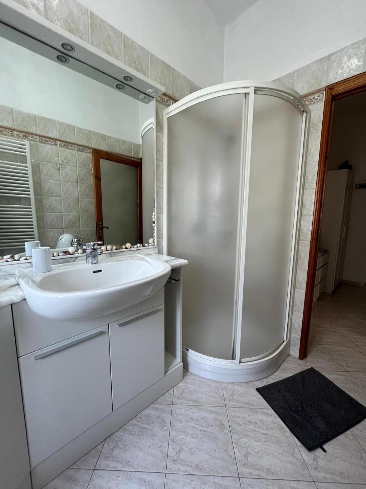 דירות לה ספציה La Casa Di Ele, Parcheggio Privato Gratuito מראה חיצוני תמונה